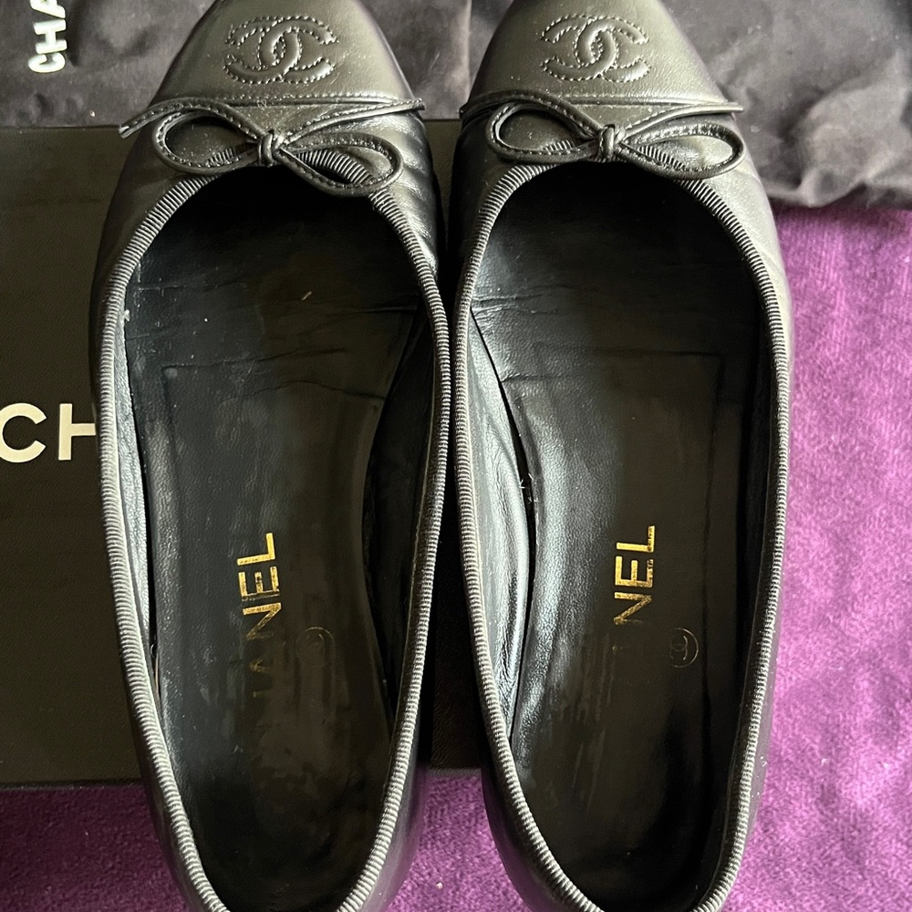 CHANEL Black Flats Iconic CC Logo Ballerina Style